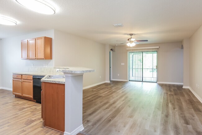 Photo - 674 Chatham Walk Dr