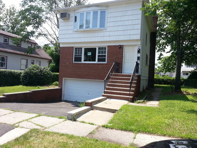 Building Photo - 7 Brookwood St Unit 2nd floor Rental