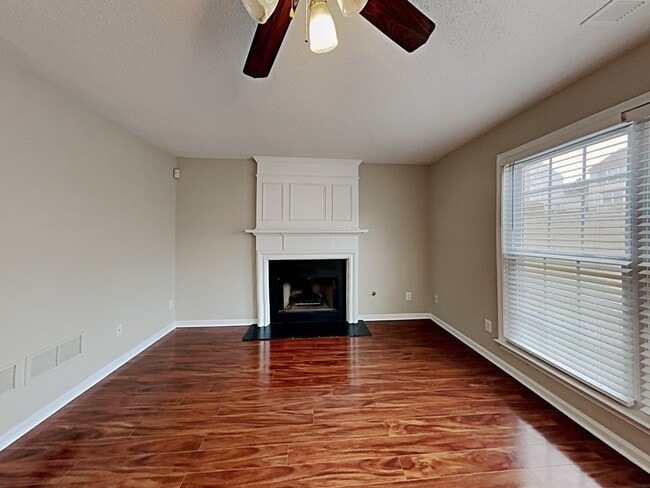 Photo - 3930 Lake Lanier Dr NW