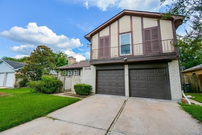 Building Photo - 2235 Quail Valley E Dr