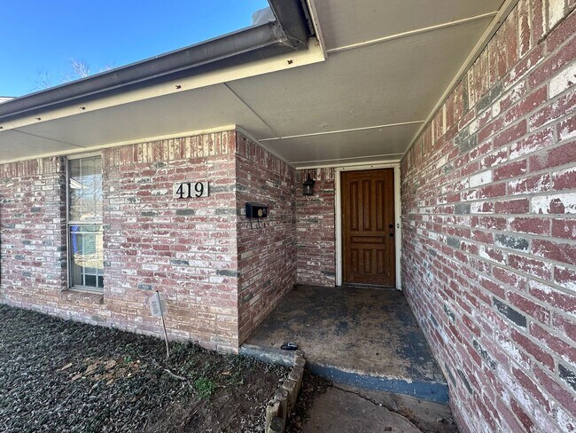 Photo - 3-bed 1.5-bath Rental Home Available in Norman!