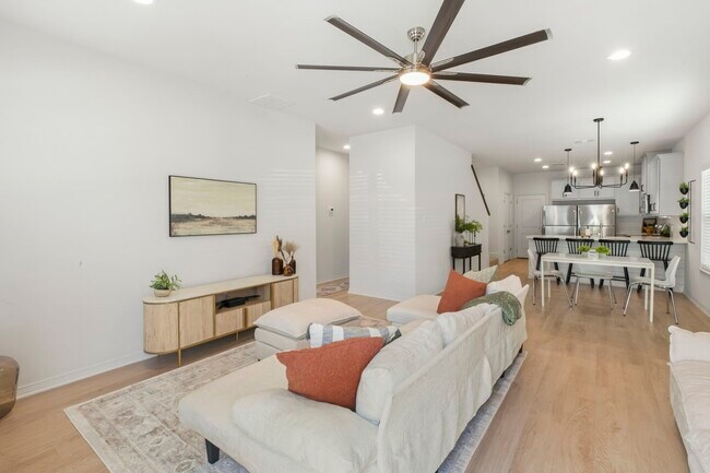 Photo - 228 Richards St