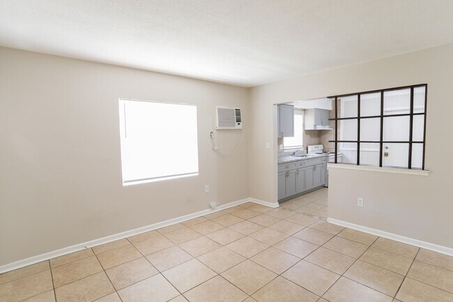 Photo - Altaloma Ave Unit 1308 Altaloma Ave