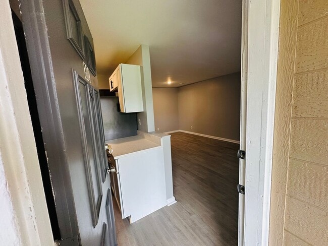 Building Photo - Experience Luxury Living at Bellagio Living II: Modern Apartments in Lawrence, Indiana Unit 8940-B