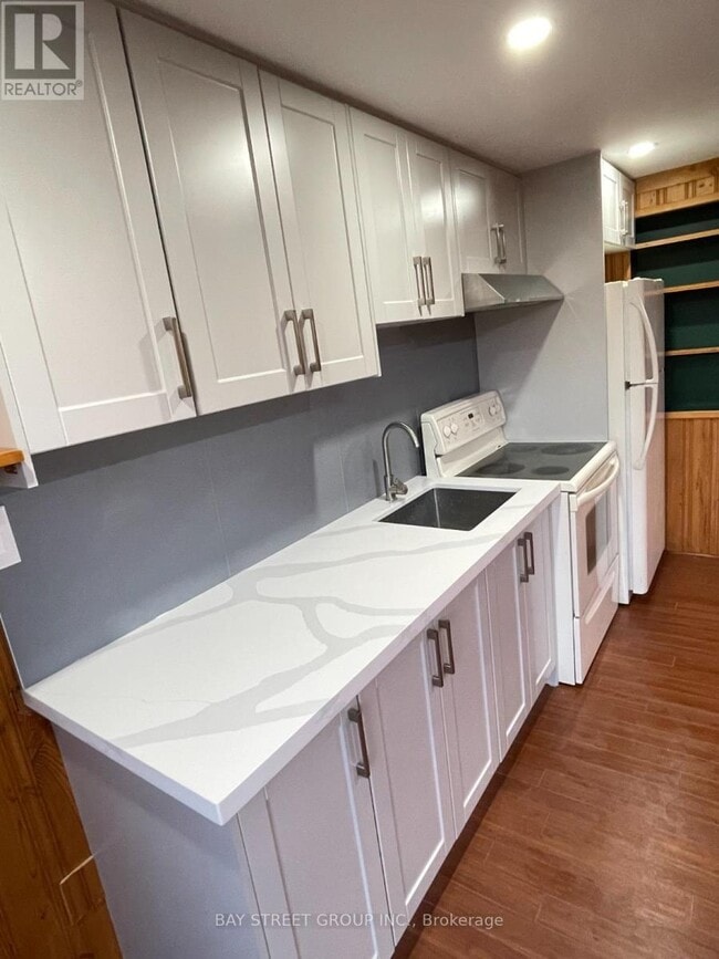 Photo - 882 Southdown Dr