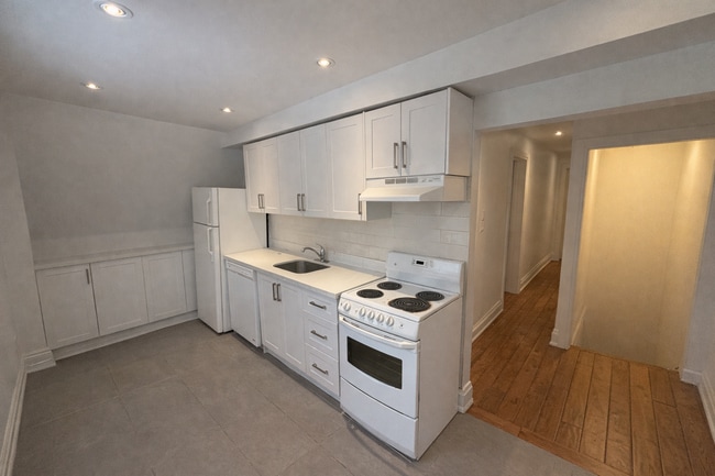 Building Photo - 584 Huron St Unit 4