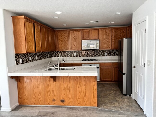 Photo - BEAUTIFUL, SPACIOUS,  4 BEDROOM, 2 BATHROO...