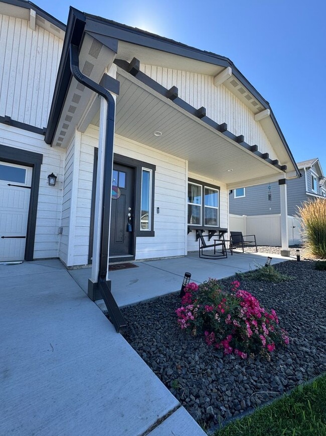 Building Photo - 2303 S 58th Ave