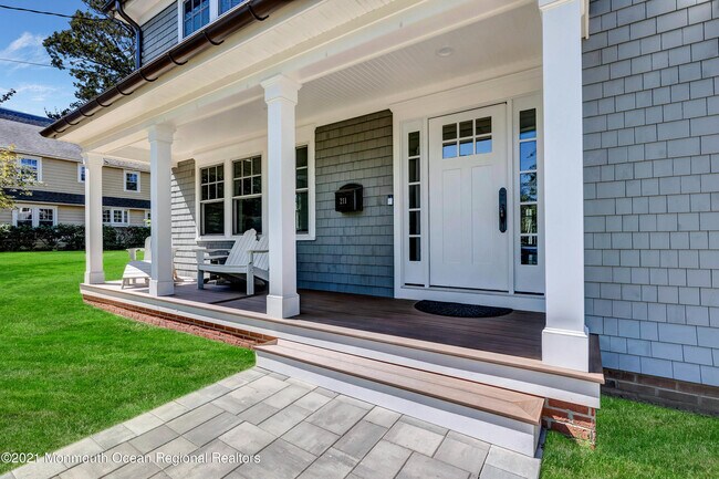 Photo - 211 Monroe Ave