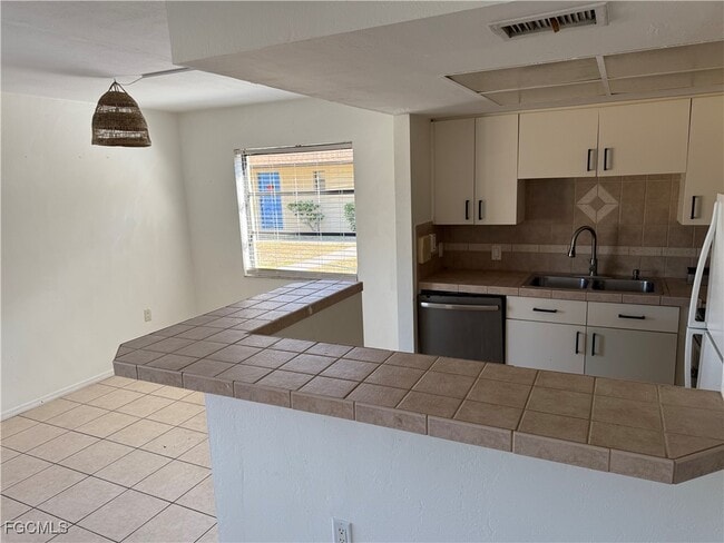 Photo - 1104 SE 8th St Unit 4