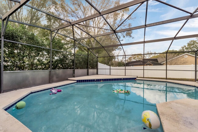 Photo - 1432 Saddleridge Dr