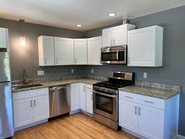 Kitchen - 1124 Emerald St Unit 2