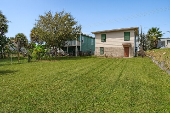 Photo - 6113 Ave Q 1/2