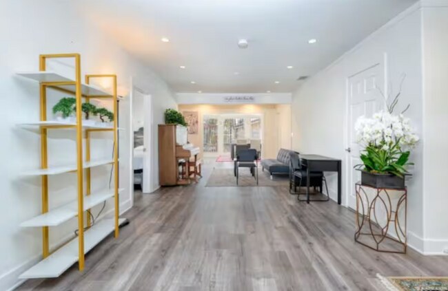 Photo - 509 N Edinburgh Ave