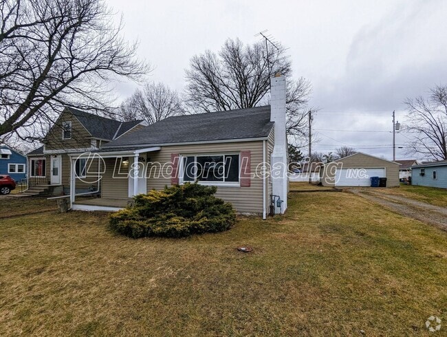 Building Photo - Spacious 3-Bedroom Home with 2-Car Garage ...
