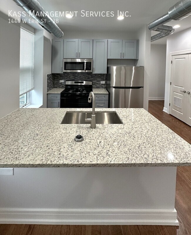 Building Photo - 1444 W Erie St Unit 3B