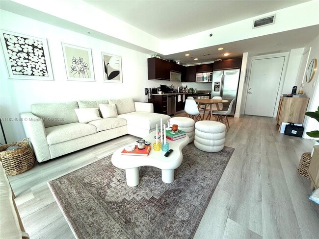 Photo - 950 Brickell Bay Dr Unit 1408
