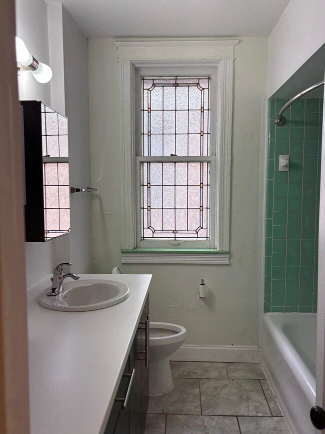 Main Bathroom - 7222 Forsyth Blvd Unit 1