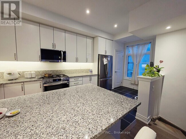 Photo - 35 Lunar Cres