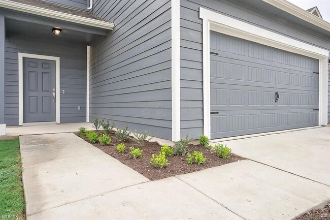 Photo - 209 Majestic Cedar Dr