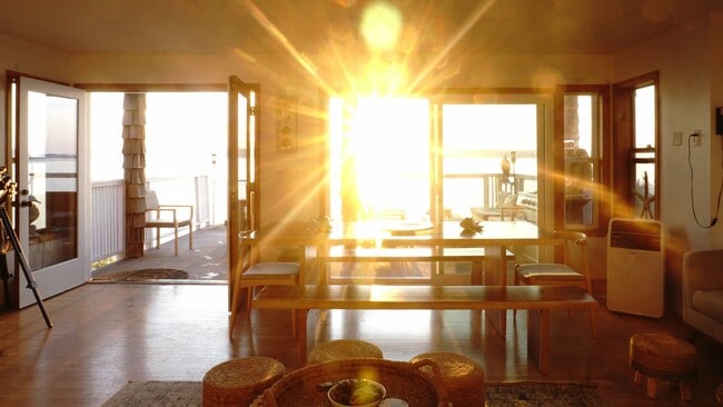 Building Photo - 19118 Soundview Dr NW