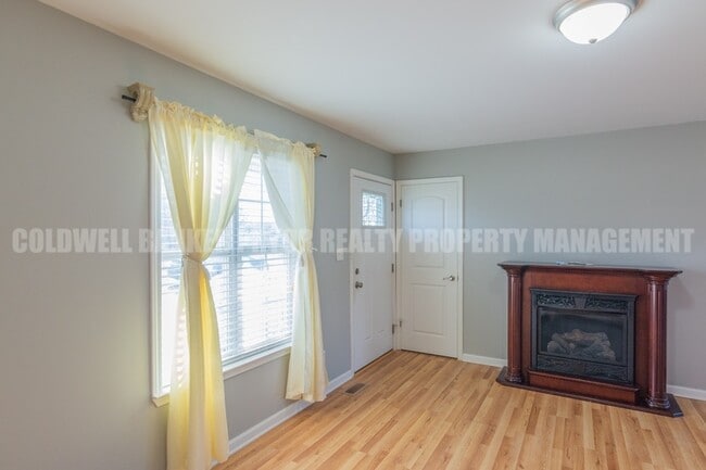 Photo - 345 Yoakum St