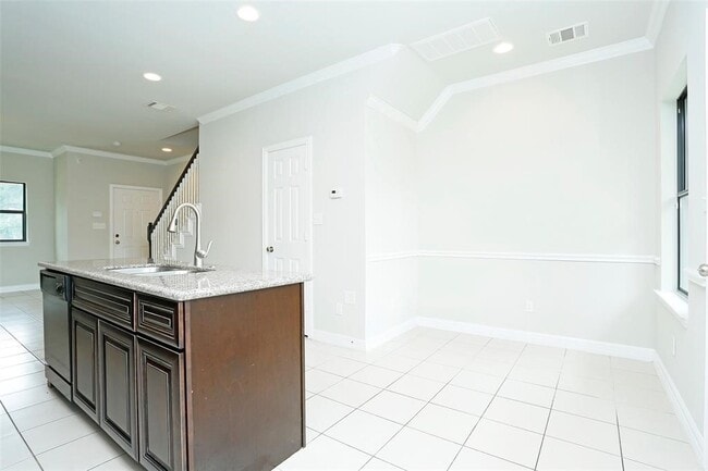 Photo - 990 Grenshaw St
