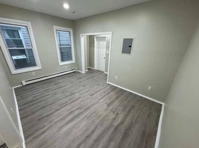 Photo - 666 Grove St