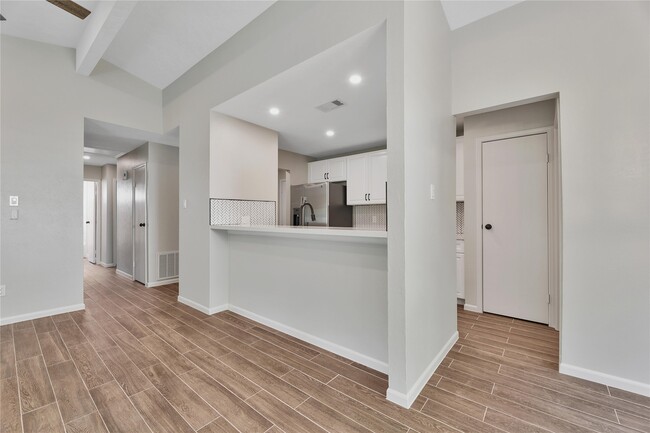 Photo - 7 E Brookberry Ct