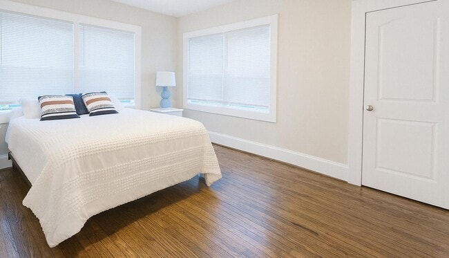 Photo - 753 Charlotte Pl NW