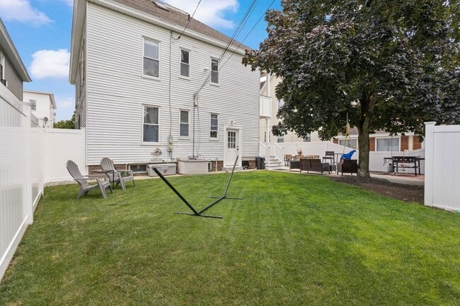 Photo - 616 Hevey St