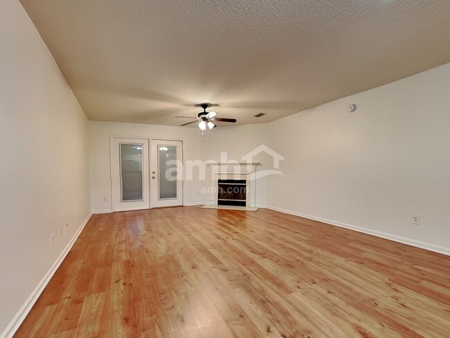 Photo - 3943 Hunters Lake Cir E