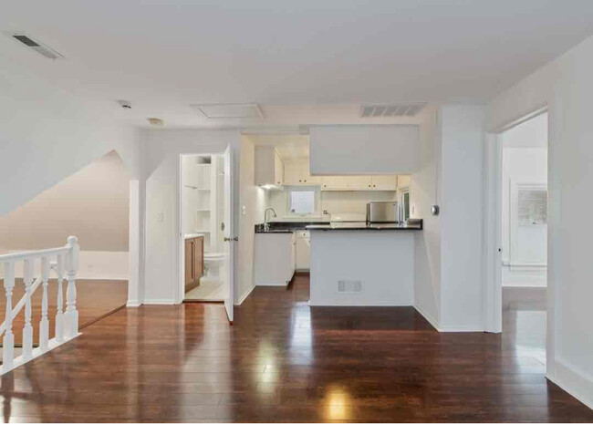 Photo - 320 W Main St Apartment Unit 2