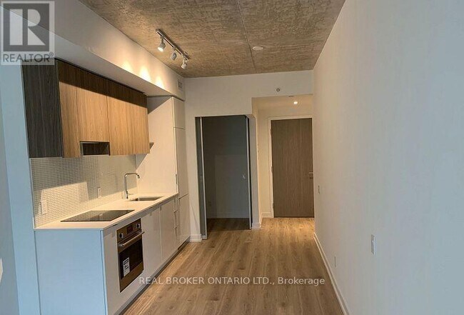 Photo - 161 Roehampton Ave Unit 608