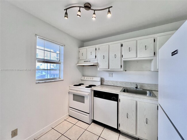 Photo - 220 SW 9th Ave Unit 209