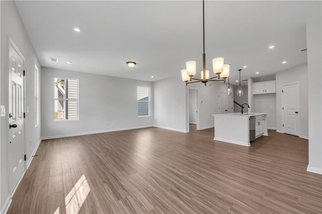 Photo - 865 York Aly