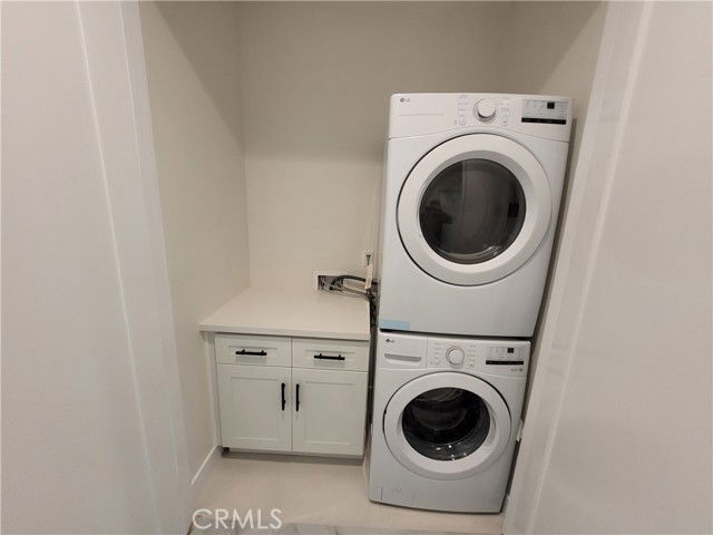 Photo - 19453 Strathern St