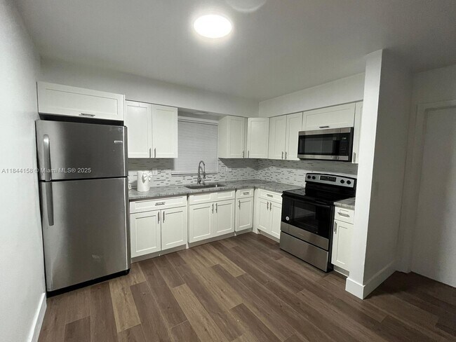Photo - 325 NE 2nd St Apartment Unit 3