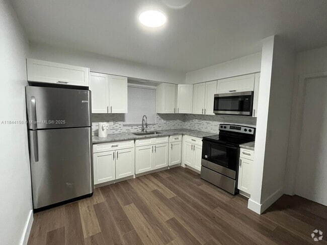 Building Photo - 325 NE 2nd St Unit 3 Rental
