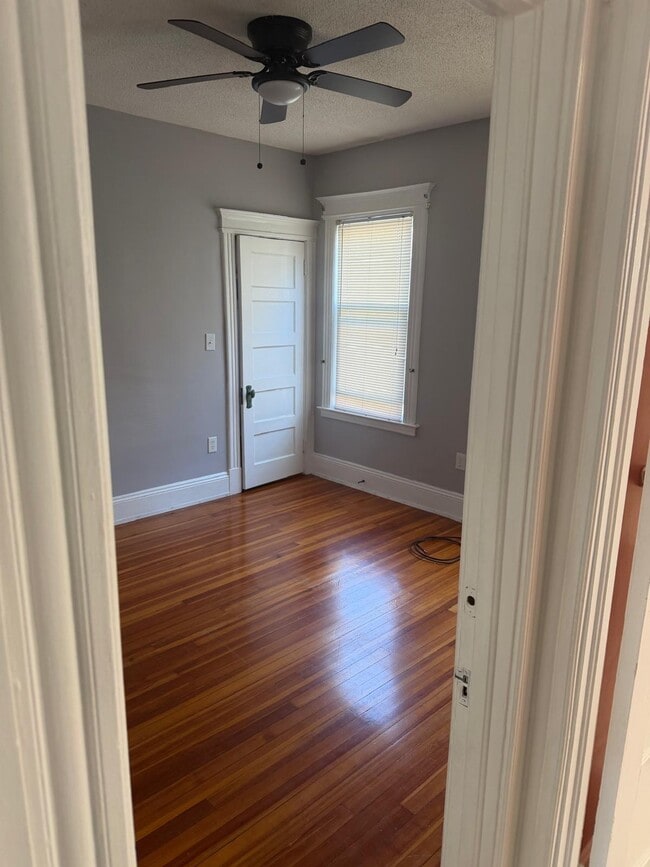 Photo - 77 Rowe Ave Unit 2nd floor