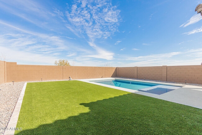 19740 W Palo Verde Dr