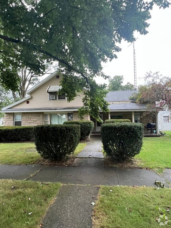 Building Photo - 2 Bedroom Unit in Dowagiac Rental