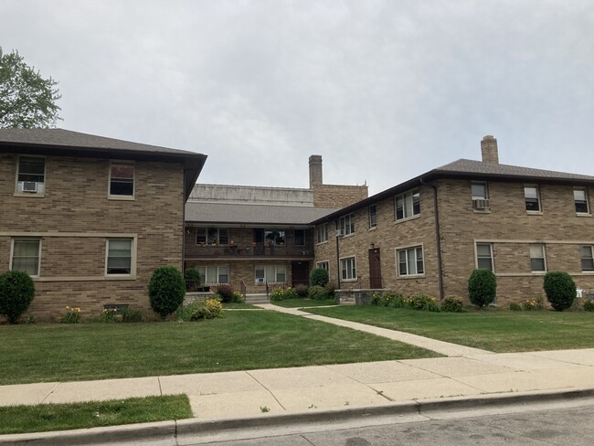 4000-4006 N Farwell Ave Shorewood - 4000 N Farwell Ave Apartments Unit 1 BR