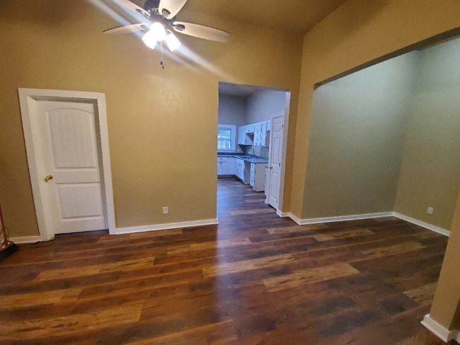 Photo - 603 N Trinity St