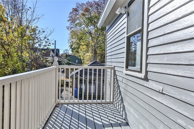 Photo - 739 University Ave