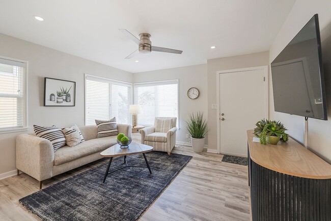 Building Photo - Newly Refurbished 1 bedroom Unit