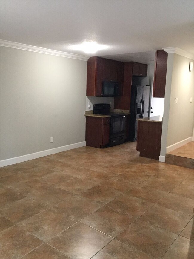 Photo - 2 Bedroom / 1 Bathroom Townhome in Bay Point Unit 146 Tammy Cir