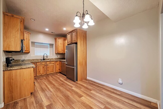 2409 Adelaide Dr
