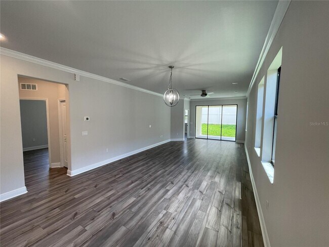 Photo - 1437 N River Cir