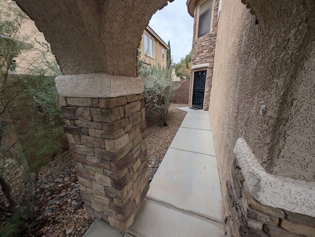 Photo - 7570 Dobroyd Dr